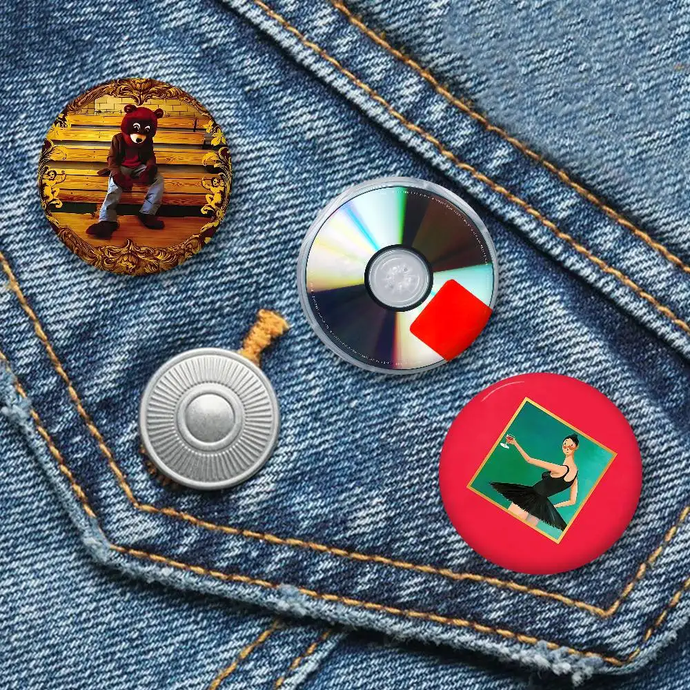 K-Kanye SINGER West 58mm Cute Anime Figure Icon Badge Handmade Tinplate Brooch for Backpack Clothes Chest Ornament Gifts
