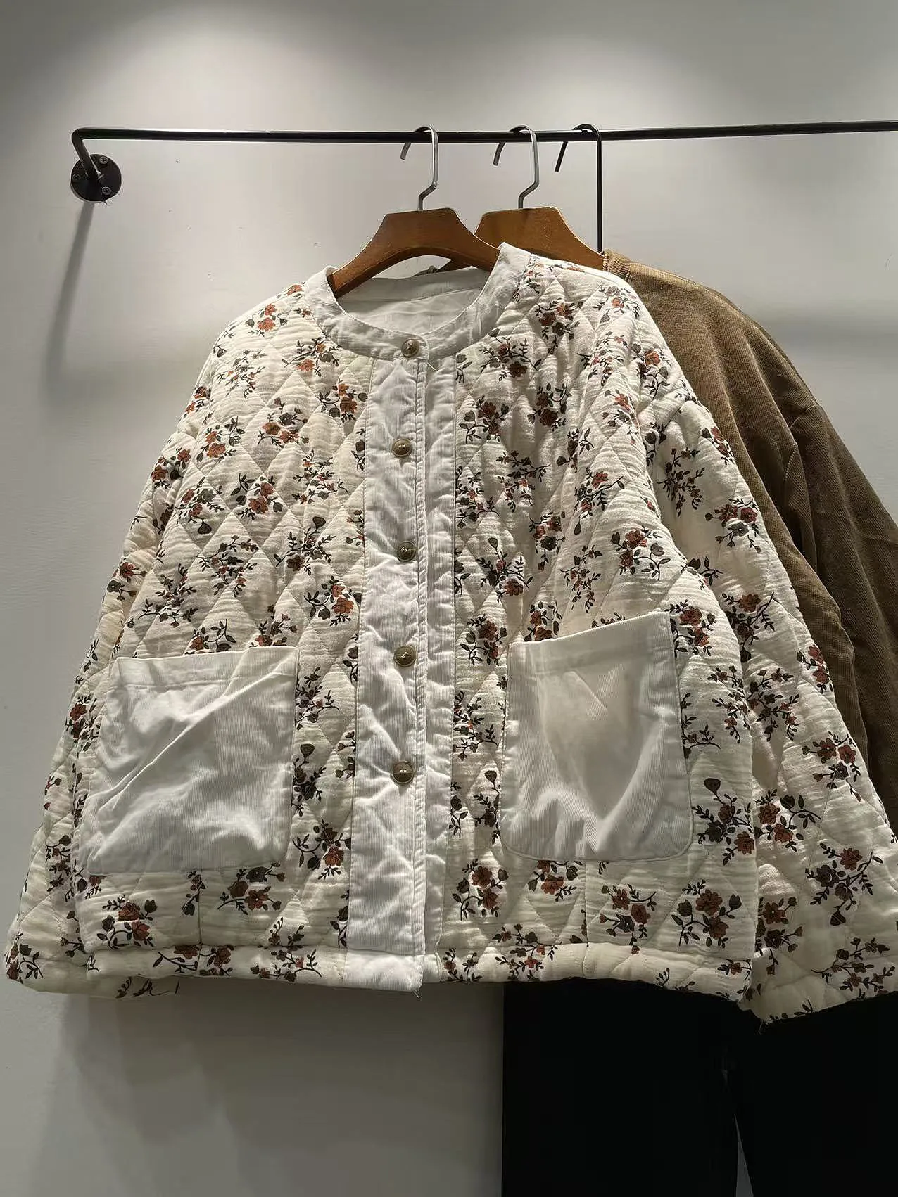 

Зимняя женская стеганая куртка из хлопка с цветочным узором и вельветом, теплая, двусторонняя, повседневная