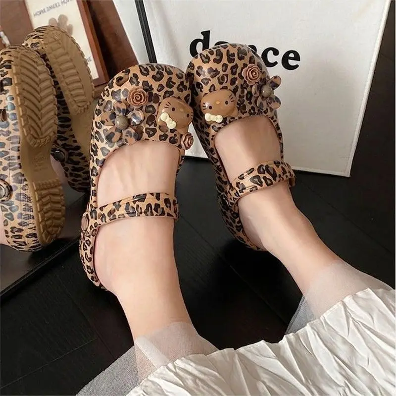 

Sanrio Lady Shoes Hello Kitty Slipper Y2K Summer Footwear Outdoor Anti-Slip Weightless Shoe Casual House Shoes Practical Gift