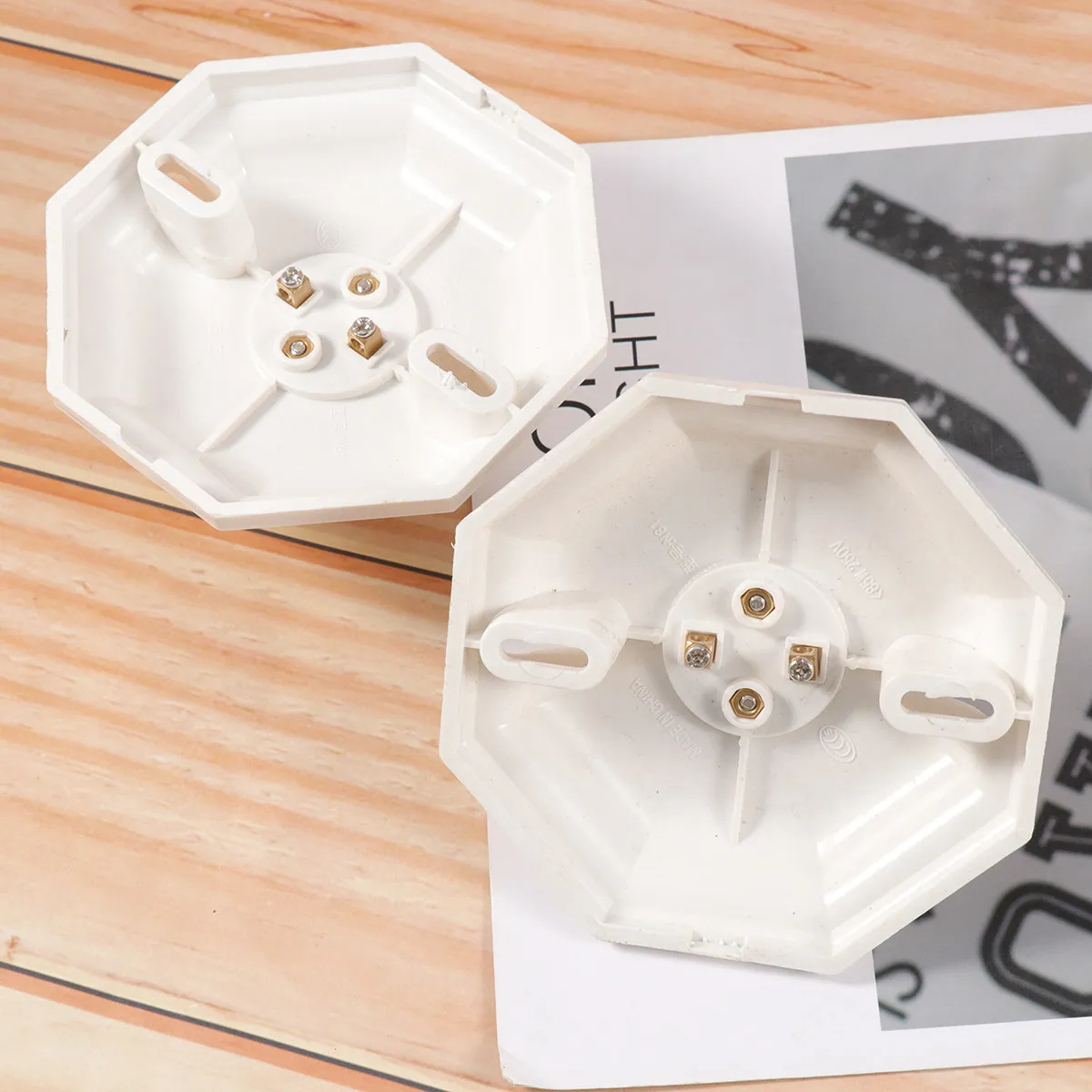

2Pcs Octagon E27 Screw Lamp Holder Wear-Resistant 250V 6A Light Base Easy Install for Home Office Living Room Lamp Holder