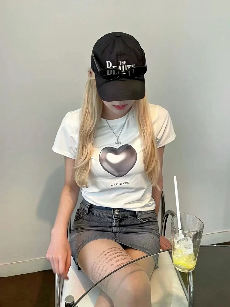 

Футболка свободная с круглым вырезом и коротким рукавом, дизайнерская рубашка из чистого хлопка, с принтом сердечек, повседневный Топ оверсайз, в Корейском стиле, Y2k, лето