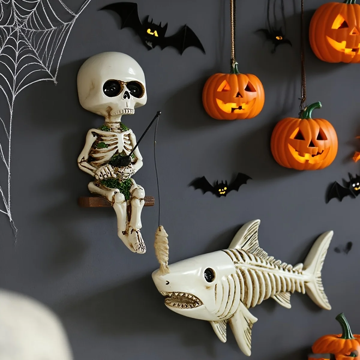 2Pcs Halloween Skeleton Fishing Figurine Shark Wall Decor Resin Sculpture 10.9cm 13cm Spooky Home Aquarium Ornament