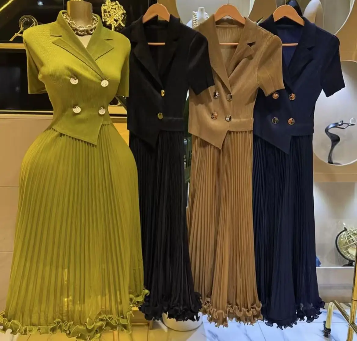 Abito plissettato di vendita calda Miyake 2025 Nuovo abito estivo Abito plissettato in vita in due pezzi falso stile straniero alla moda da donna