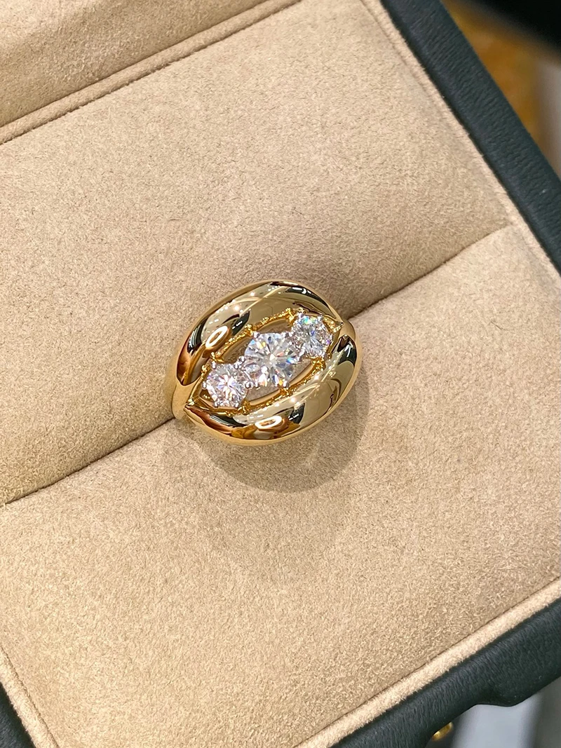 LUOWEND 100% 18K Yellow Gold Rings Real Natural Diamond Luxury Three-Stone Diamond Ring for Women High Wedding Jewelry