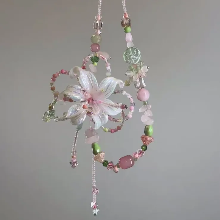 Trendige grüne Acryl-Blumen-Schleifenanhänger-Halskette mit Perlenkette für Damen – Y2K Ästhetik, modischer, süßer Halsschmuck