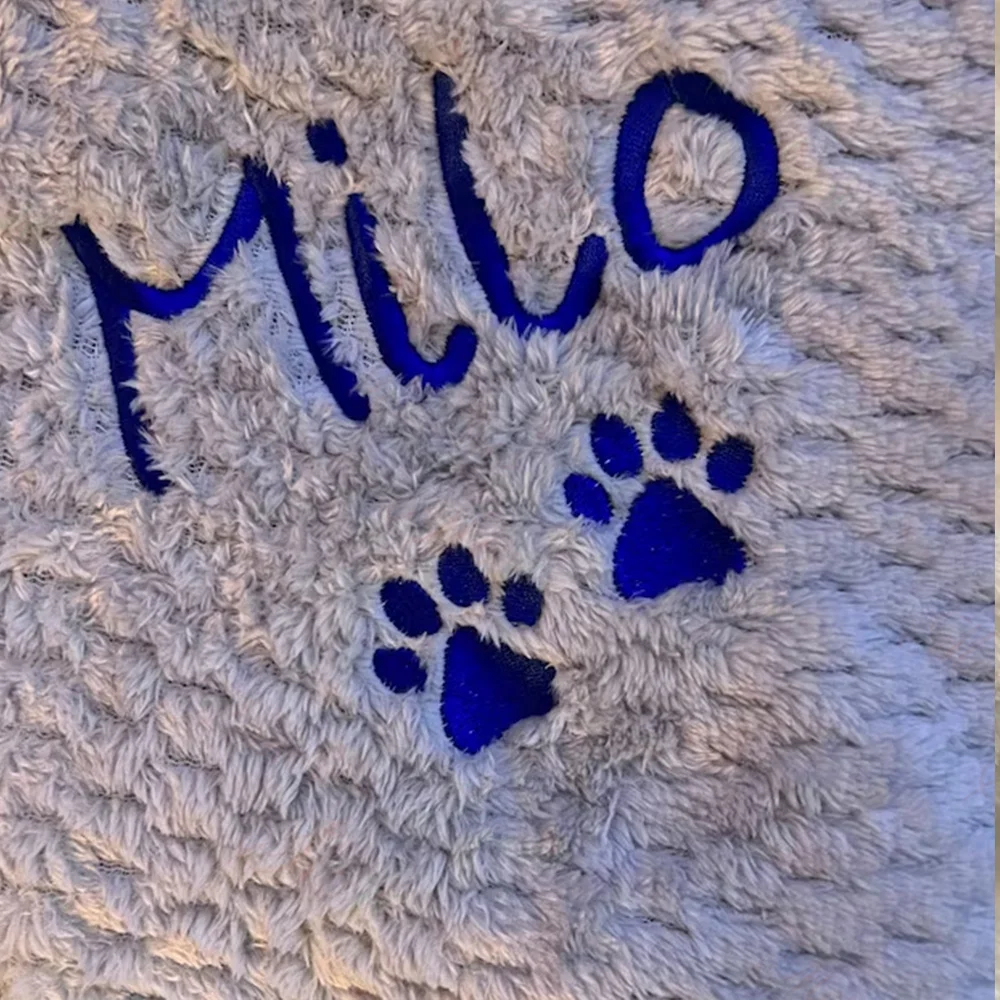 Personalized Embroidery Solid Color Soft Pet Blanket Custom Name Dog Flannel Blanket Pets Gift Blanket Puppy Blanket with Name