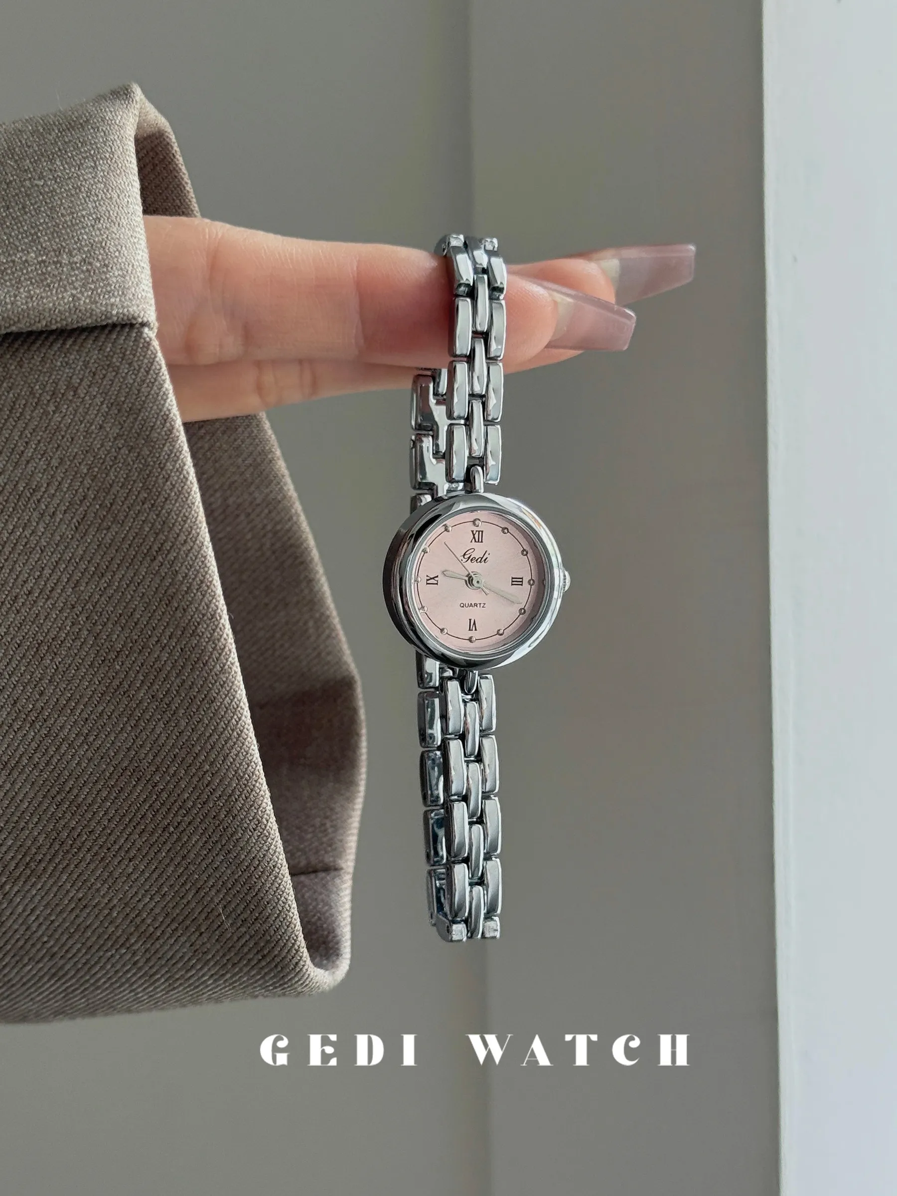 New Stylish And Minimalist Women'S Watch, Light Luxury 2026 New Model, Exquisite And Compact Ladies' Bracelet Watch.