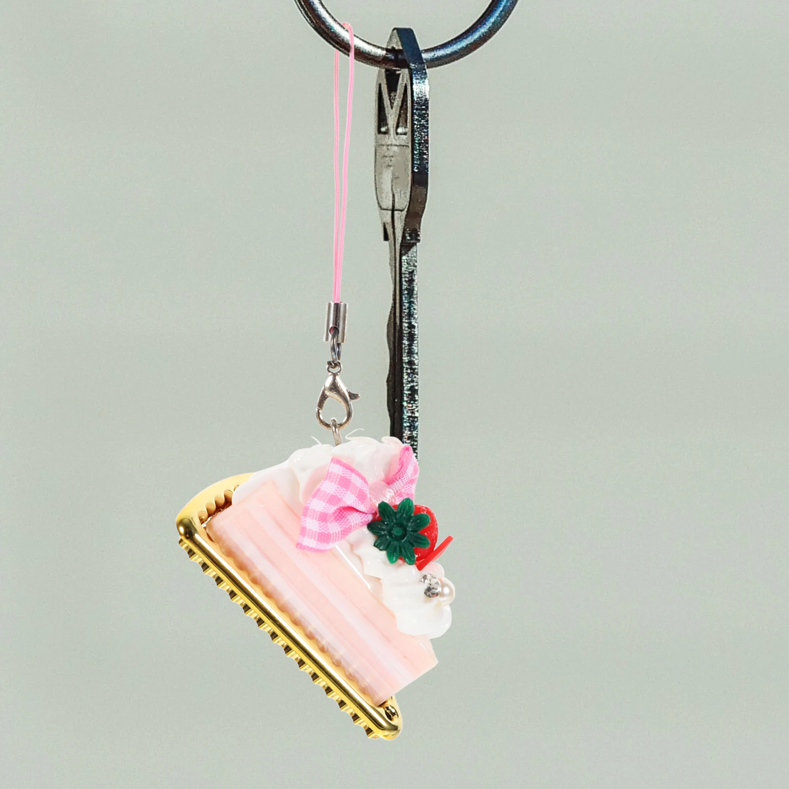 

5 шт., брелки для торта с клубникой, ПВХ, прочный, легкий, забавный, аксессуары для ключей, брелок для сумочки, маленький