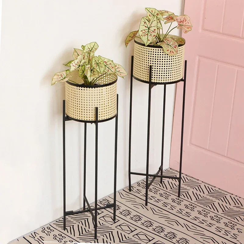 

Minimalist Japanese-style rattan flower stand Indoor balcony flowerpot stand Movable floor-to-ceiling green plant display stand