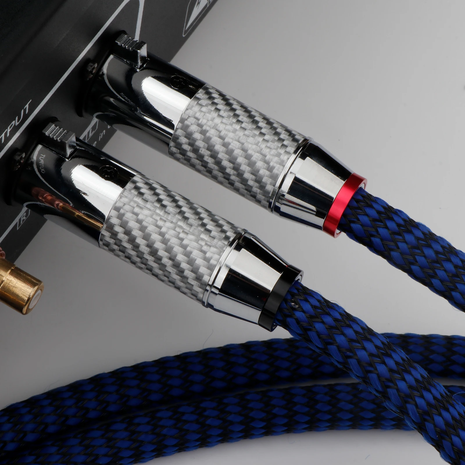 كابل ميكروفون HiFi Audio XLR - نحاس Alpha OCC ذو 4 النواة، موصلات XLR ذات 3 دبابيس مطلية بالروديوم، غلاف من ألياف الكربون الأبيض (أزرق-B)