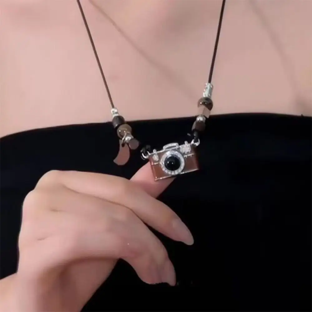 Popular Brown Pendant Camera Pendant Luxury Retro Khaki Sweater Unique Design Long Chain Popular Accessories
