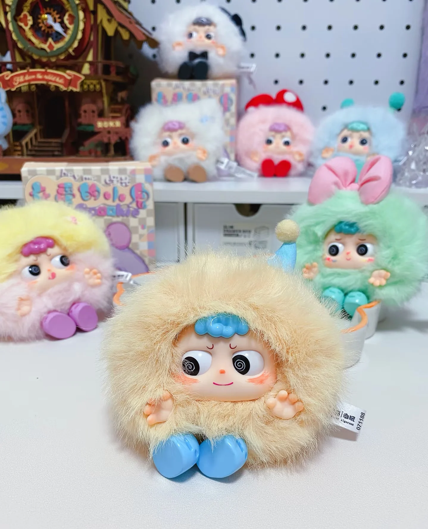 2025 Nuovo bambino tre carino Hey Me Dear Little Ghost peluche scatola cieca giocattolo pendente per regali di decorazione della serie di scatole cieche alla moda