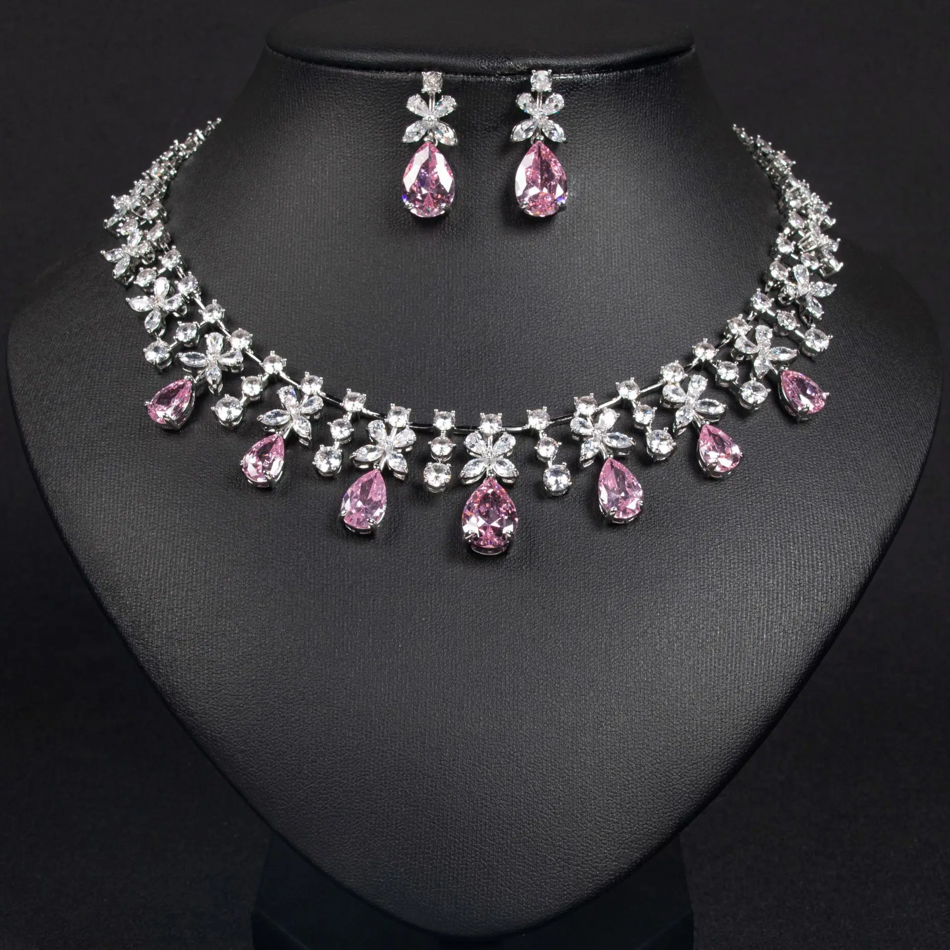 

European and American fashion luxury inlaid with diamonds, water droplets, zircon colored treasures, women's necklaces, wedding