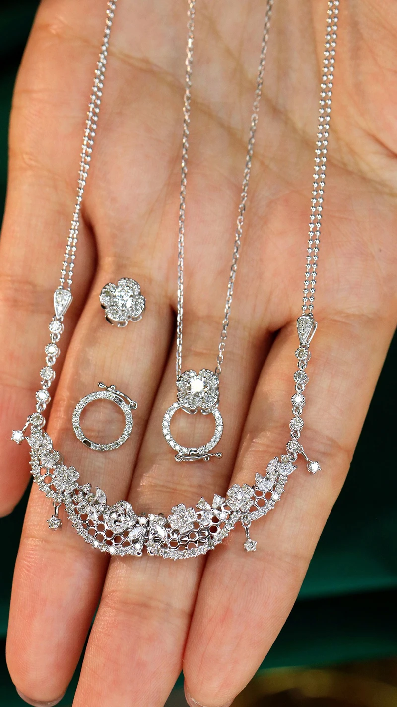 LUOWEND 100% 18K White Gold Necklace Romantic Lace Style 1.80carat Real Natural Diamond Pendant Necklace for Women Fine Jewelry
