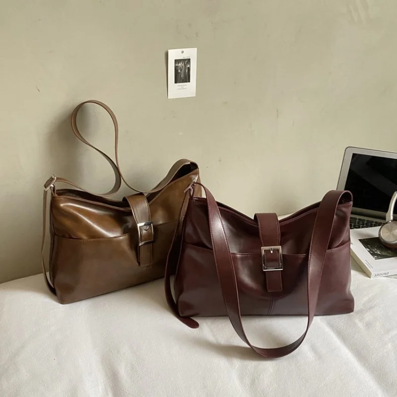 حقيبة يد نسائية مصنوعة من جلد البوبكات المطبوع تتميز بمظهر عصري يومي وواسع وناعم #5