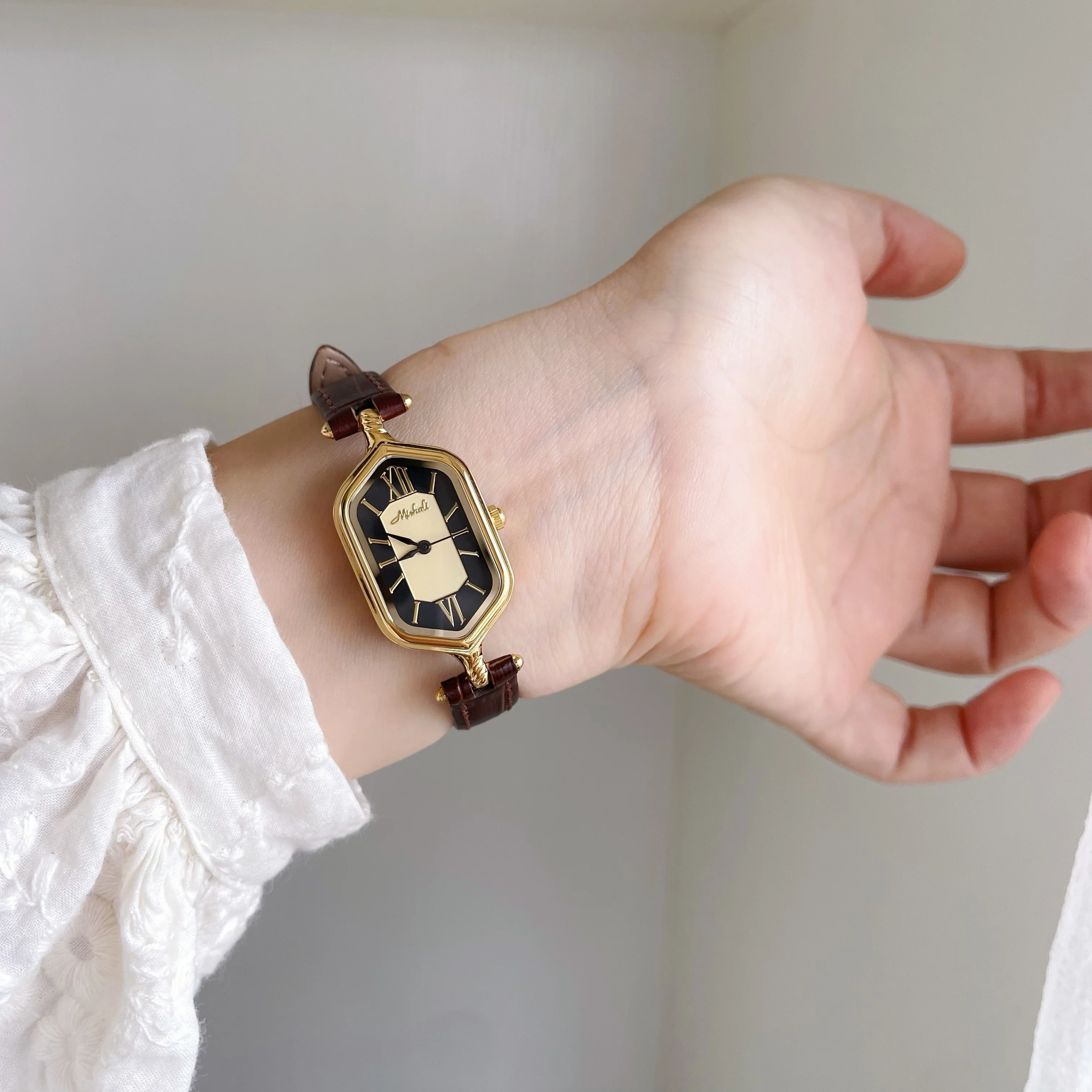 

New Retro Women'S Watch Light Luxury Leather Quartz Watch Genuine Brand Birthday Gift HighEnd Selection Of Watches Ladies' Gift.