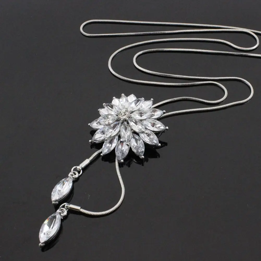 Sweater Chain Snowflake Pendant Attractive Accessories Rhinestone Inlaid Necklace for Women
