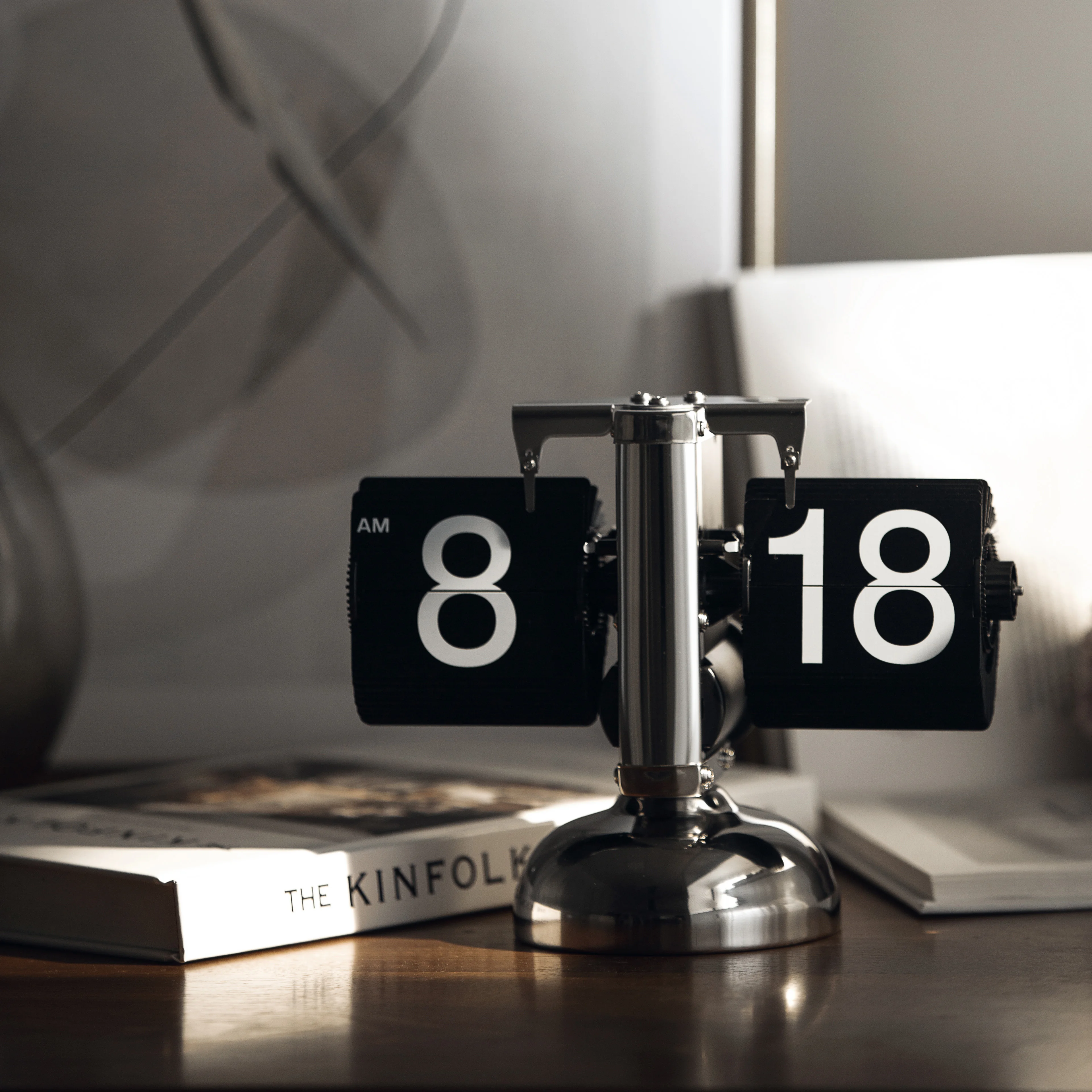 Creative Table Clock Desktop Flip Clock Automatic Page Turning for Home Living Room Office Table Decoration Gift