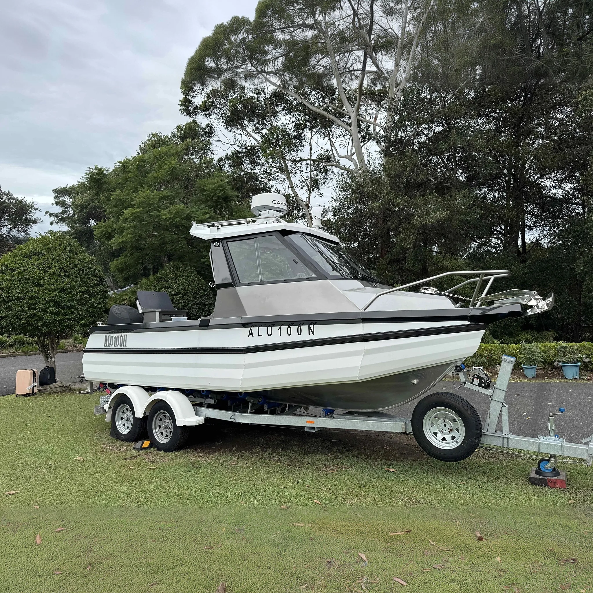 20ft 6m All Welded High Speed Outboard Cabin Cruiser Small Aluminum Sport Fishing Boat with Motor 6 Passengers Patrol & Leisure