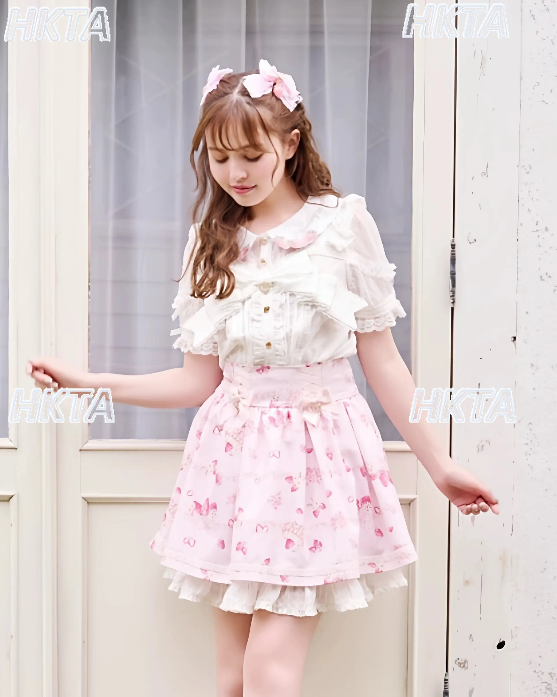Japanese Mass Produced New Sweet Doll Collar Lolita Strawberry White Shirt Female 2026 Spring Pleated Lace Bow Blouses Top Women