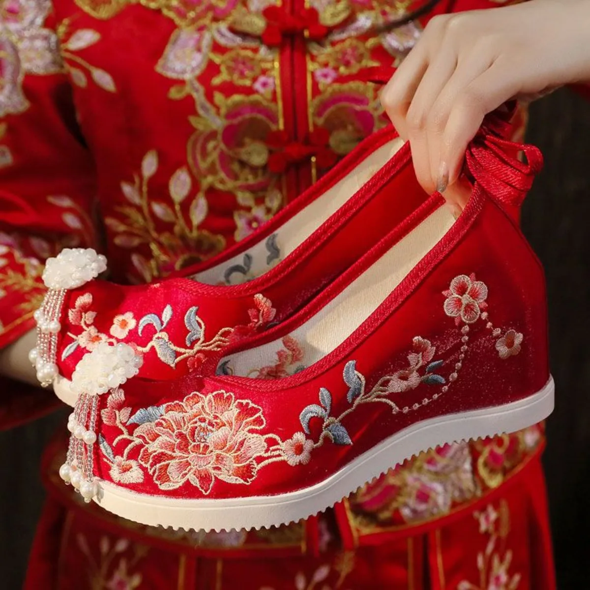Women New Hanfu Shoes Ancient Style Embroidered Hidden Wedge Ma Mian Qun Han Element Cloth Shoes Student Daily Wear