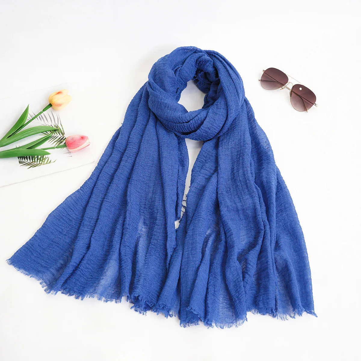 A women\'s solid color cotton and linen wrinkled scarf, soft, light, breathable, sunscreen and sweat-absorbent shawl