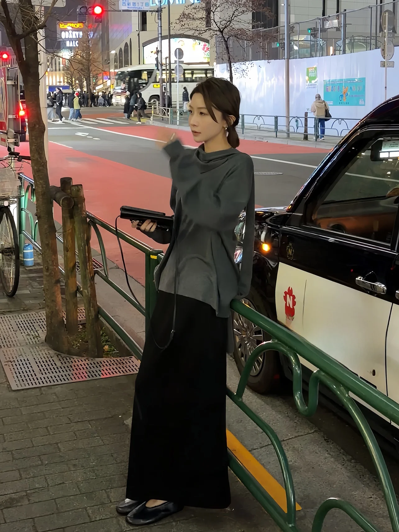 

Новая асимметричная длинная юбка Zhou Spring для женщин, с эластичной талией, черная, до колена