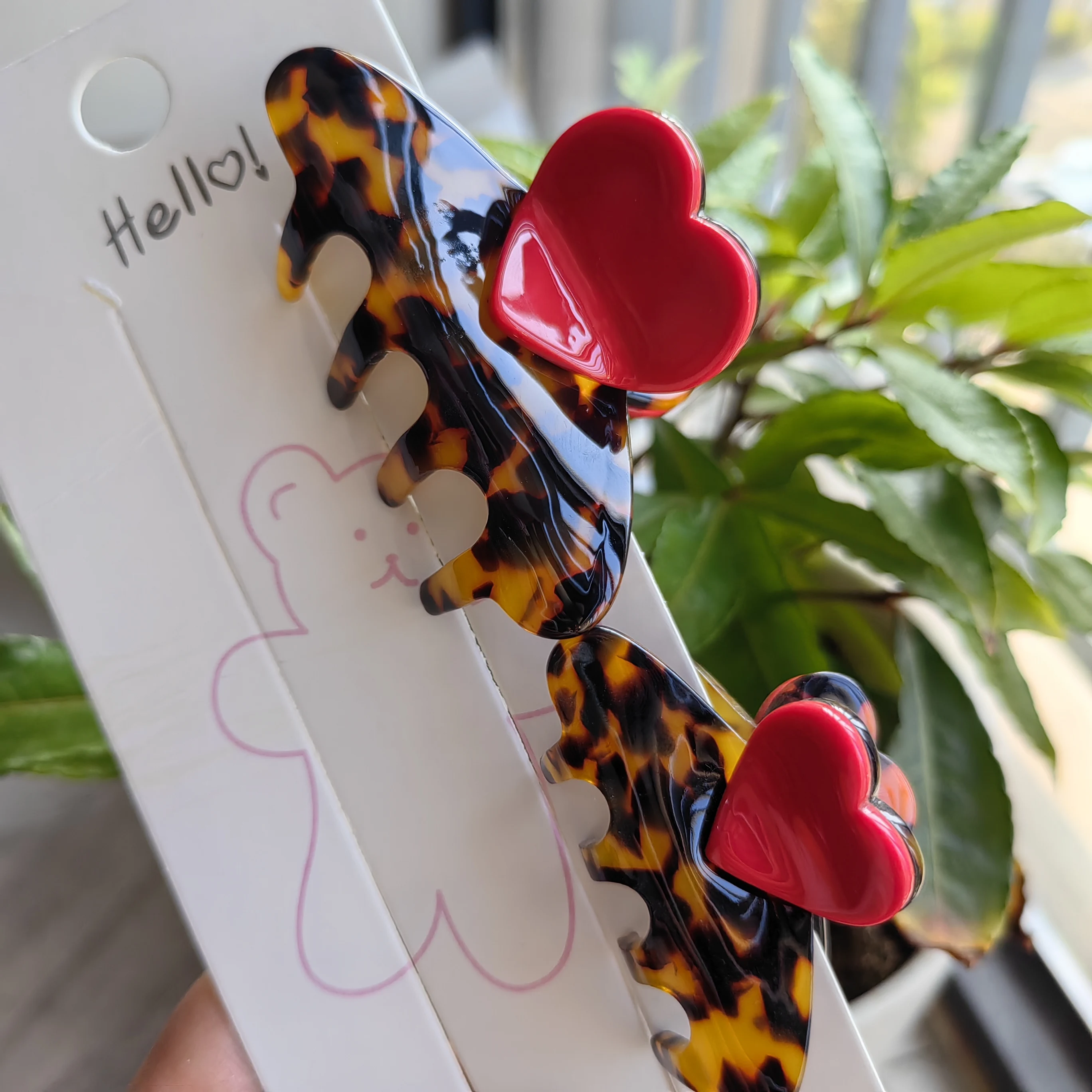 

Creative Two-Tone Acetate Hair Claw Sweet Cute Heart Shape Ponytail Holder for Women Back of Head Updo Daily Hair Accessory