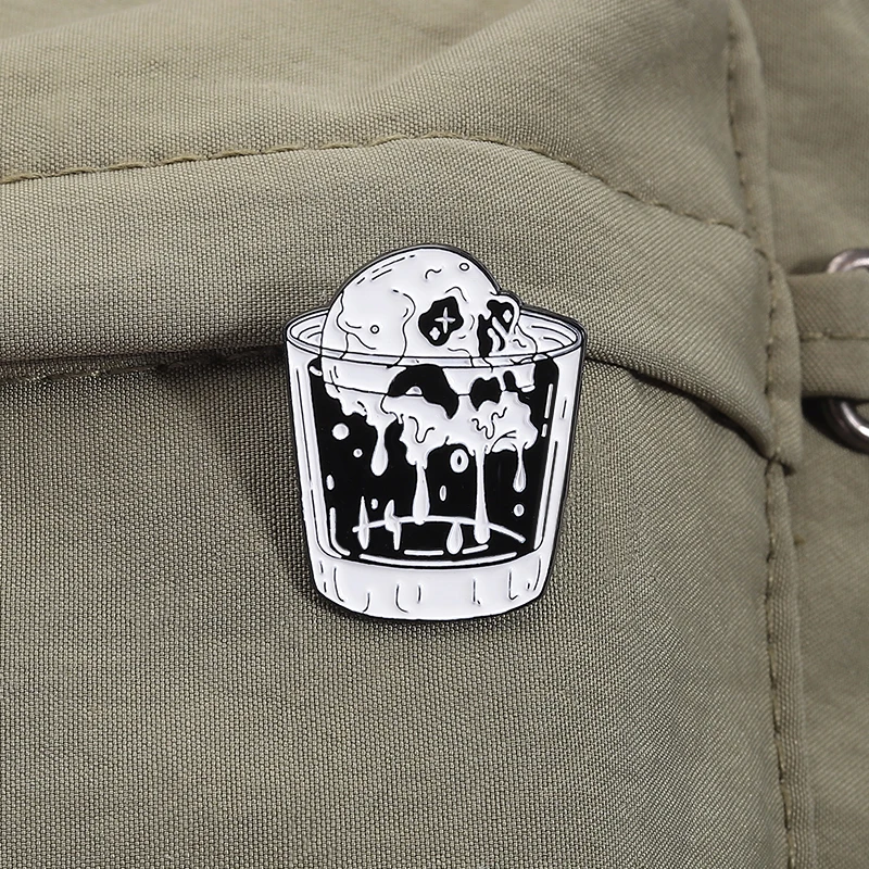 عصير أسود المينا دبابيس الهيكل العظمي مقلة العين جرعة القلب بروش شارة ظهره التلبيب دبوس الشرير الأسود اكسسوارات هدية للأصدقاء