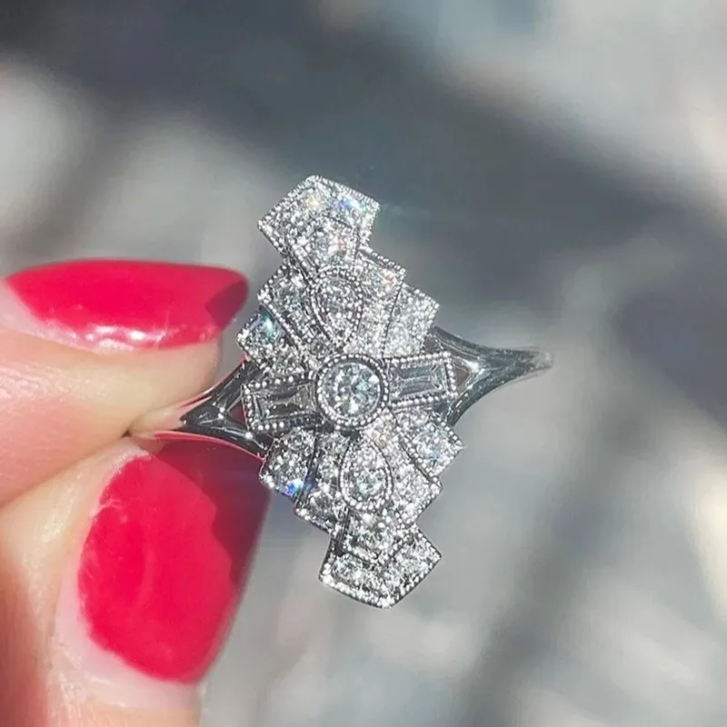 Huitan Persönlichkeit Frauen Fingerringe geometrisch geformte Luxus Zirkonia Ringe Silber Farbe Braut Hochzeit trend igen Schmuck