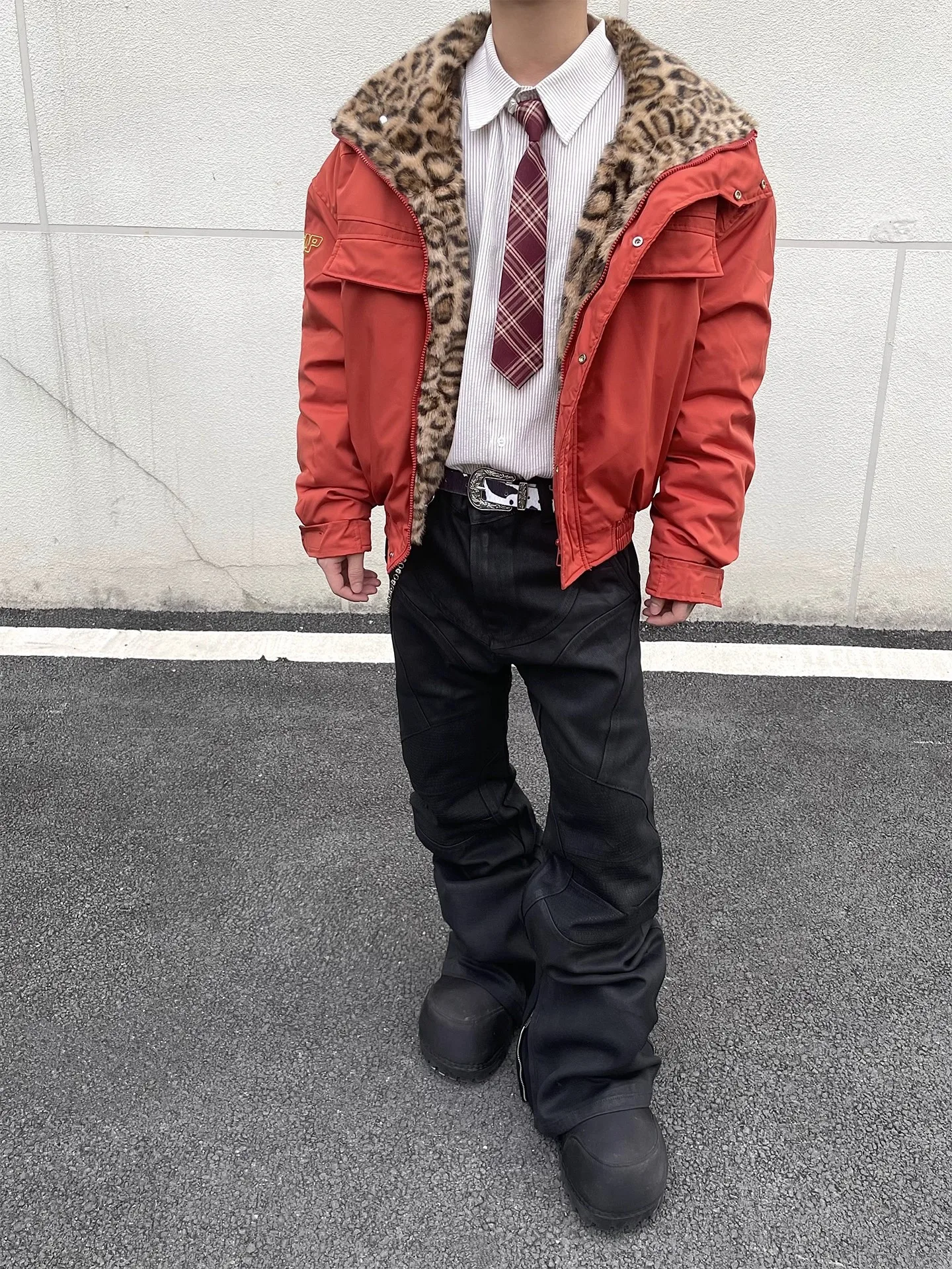 

Мужские атласные куртки с меховым воротником в китайском стиле, с вышивкой, для вечеринок, мягкие, шелковые, утепленные, на весну-осень, черные, красные, золотые, топы