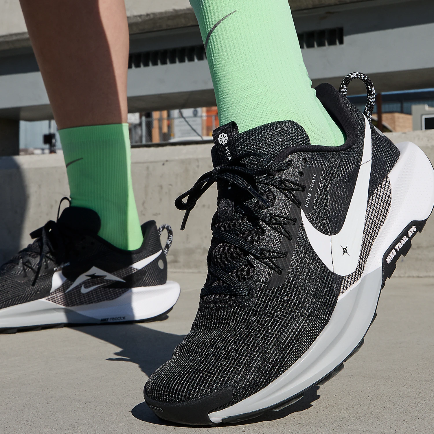 

Nike Genuine Pegasus Trail 5 Women's Off-Road Lace-up Running Shoes DV3865-001