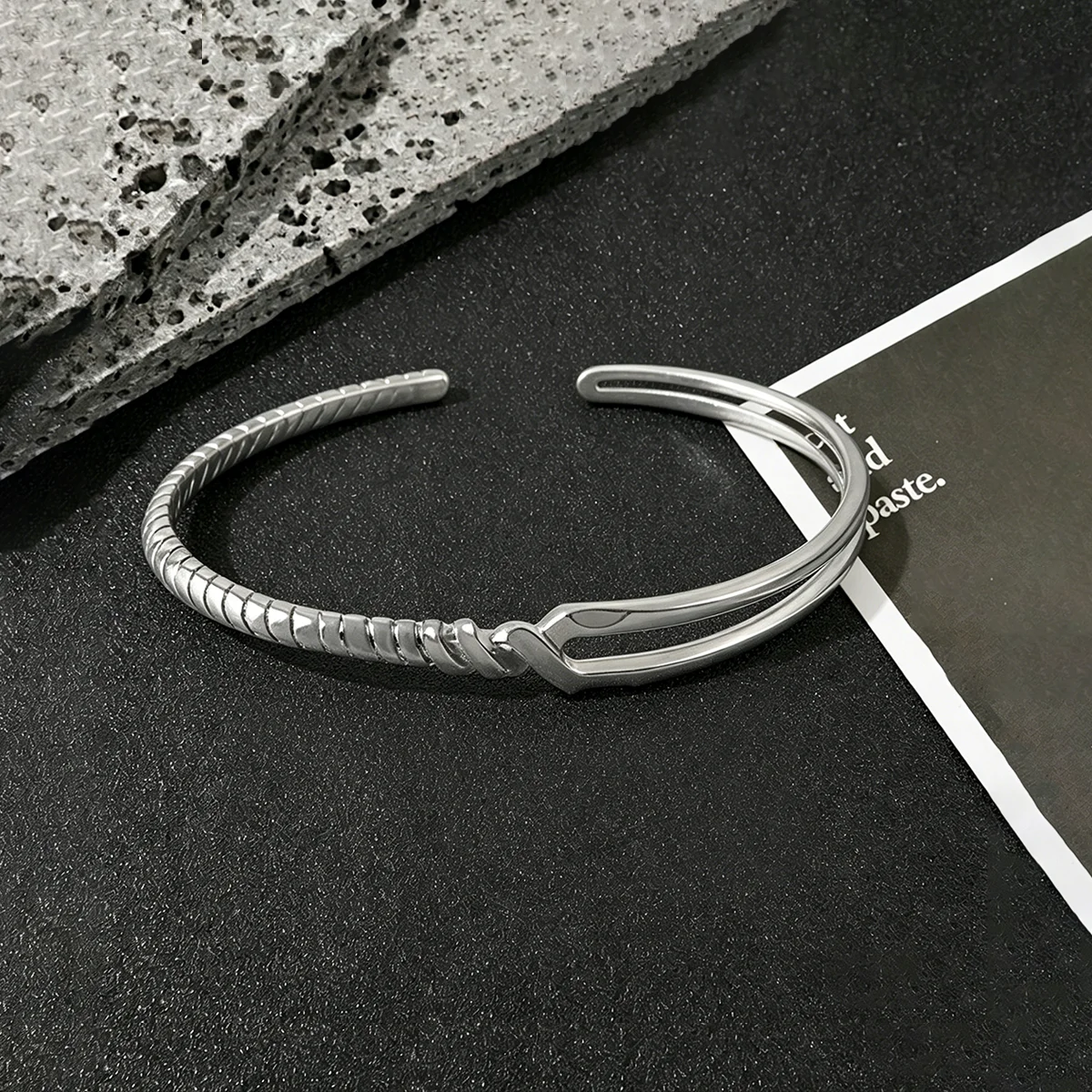 Brazalete Abierto con Diseño de la Lanza de Longinus de Anime EVA, Unisex, Ajustable, Accesorios de Cosplay, Regalos para Fans