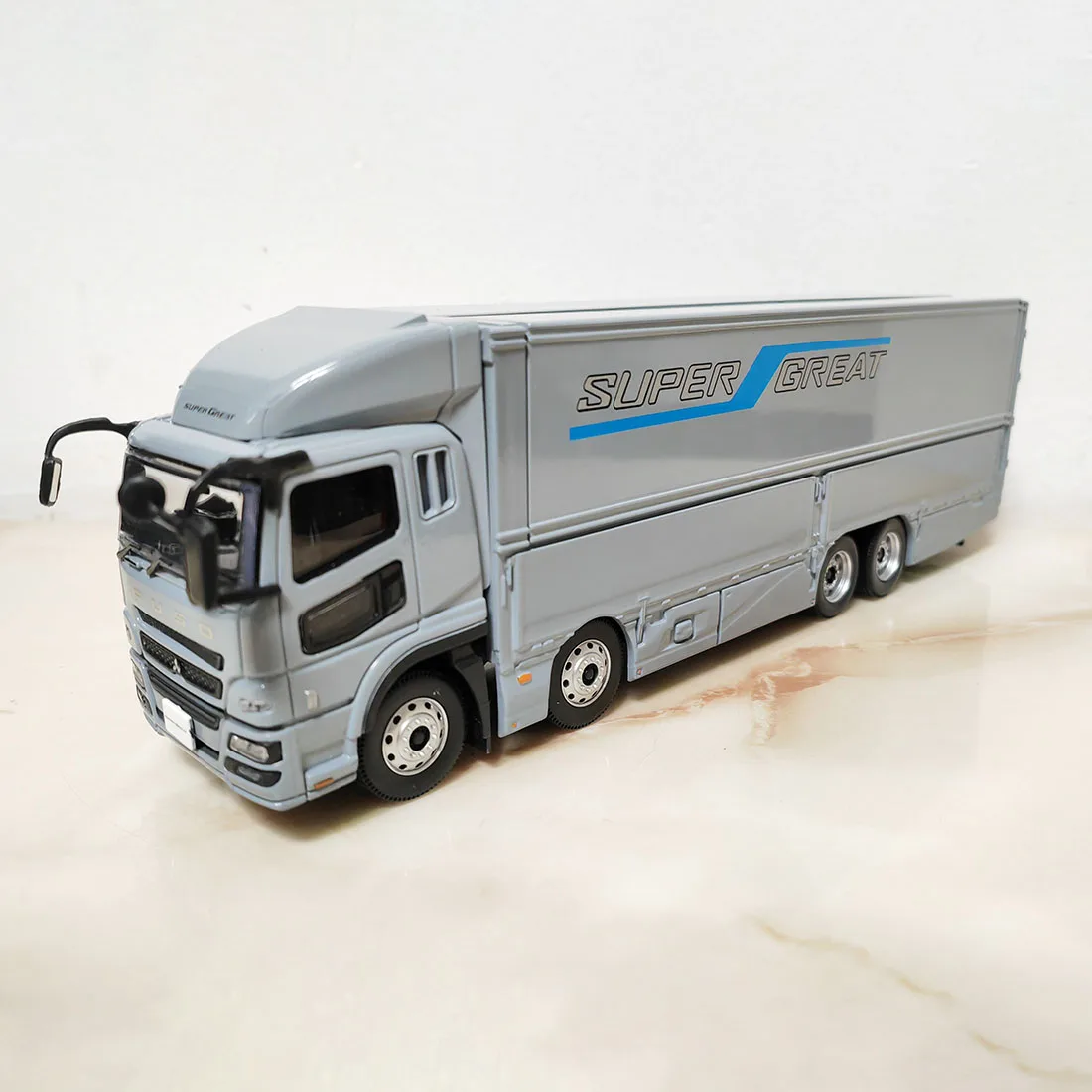 Diecast 1:43 Skala Mitsubishi FUSO SUPERGREAT Truk Kontainer Paduan Model Mobil Koleksi Mainan Hadiah Souvenir Tampilan Ornamen
