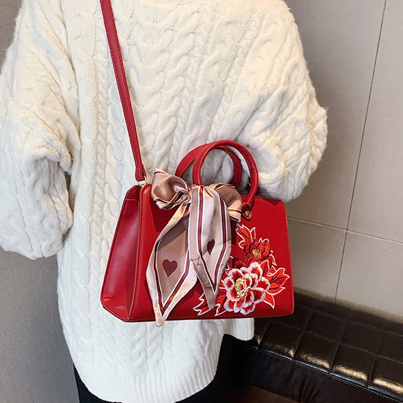 Chinese Style Embroidered Flower Red Handbag 2024 New Women's Travel Wedding Banquet Single Shoulder Crossbody Commuting Bag
