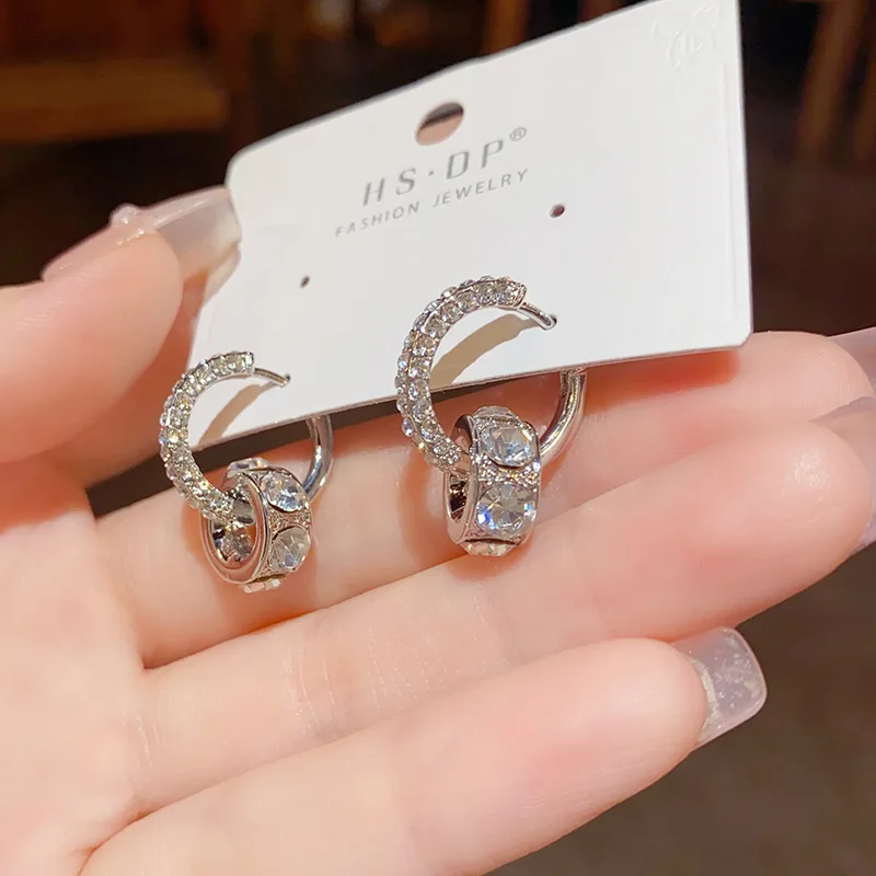Exquisite black diamonds circular ring fashionable earrings for women sense of luxury hip-hop style earring banquet jewelry