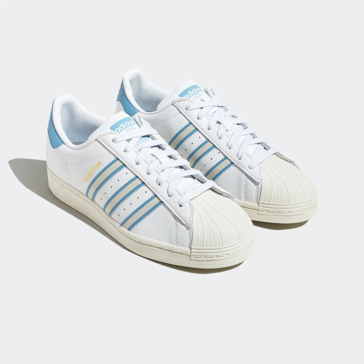 حذاء أديداس الأصلي بتصميم