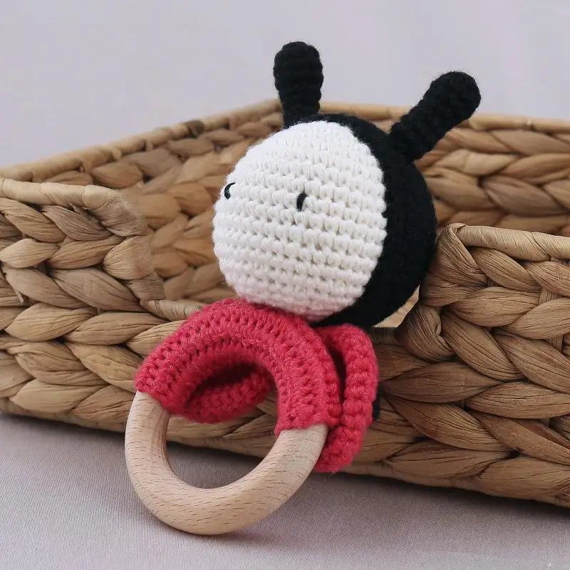 Q0KB Baby Wooden Teether Natural Teething Grasping Toys Mobile Pram Crib Ring Ladybug Crochet Rattle Soother Nursing