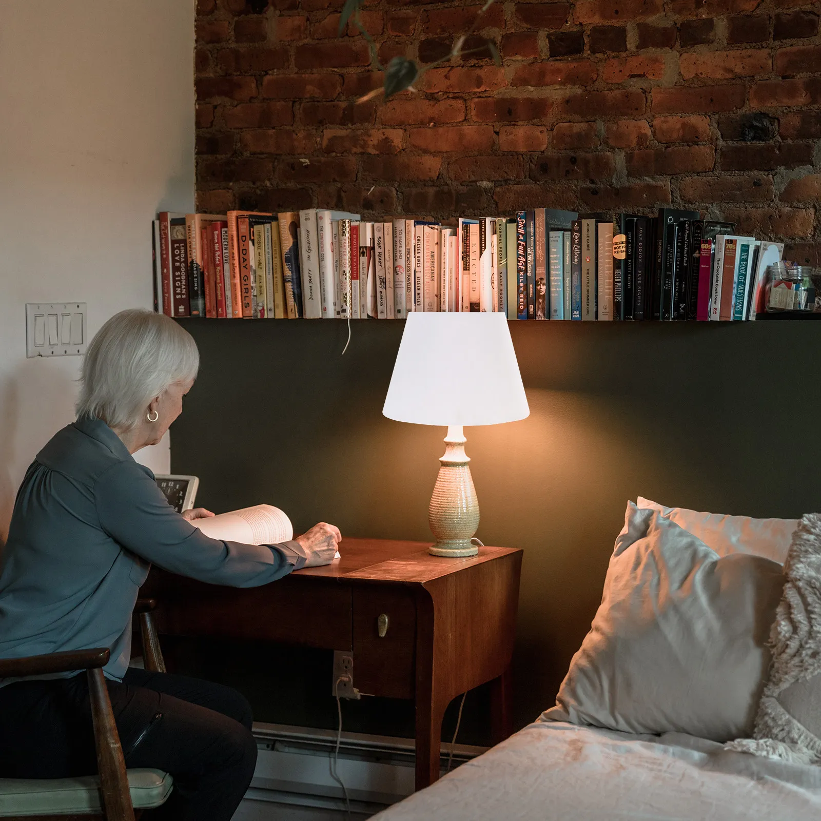 

Рустикальные абажуры для настольных ламп: современные тканевые и металлические сменные плафоны, простая установка, теплый свет для гостиной и спальни