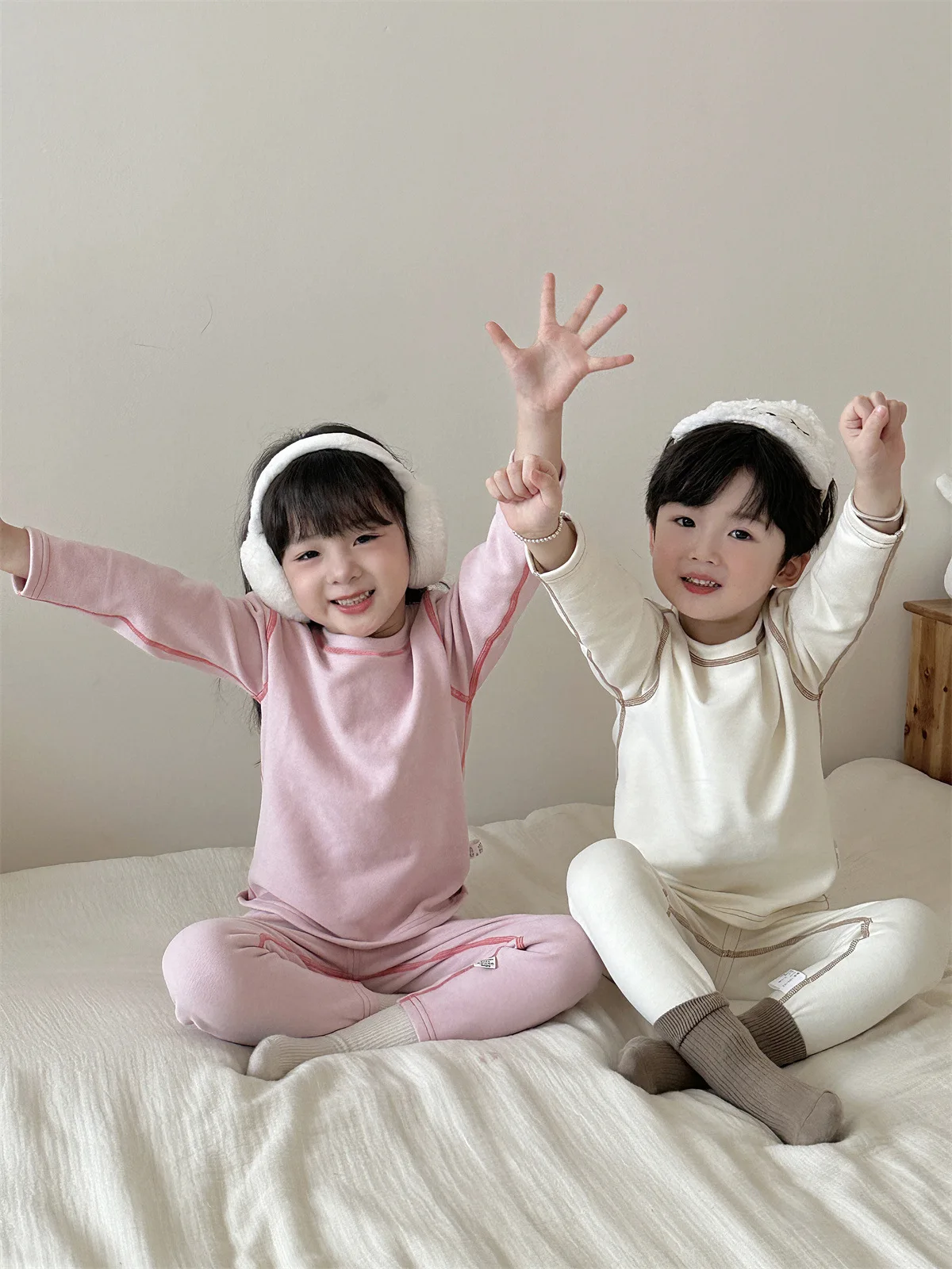 Girls Suits 2024 New Winter Childrens Wear Korean Style Girls Baby Cashmere Cashmere Warm Line Autumn Clothing Two-piece Set image 3