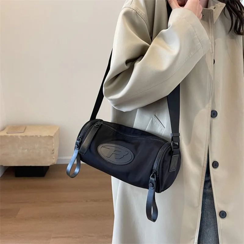 

Революционная французская сумка через плечо, известный в Интернете дизайн с ручной переноской для легких роскошных пригородных поездок