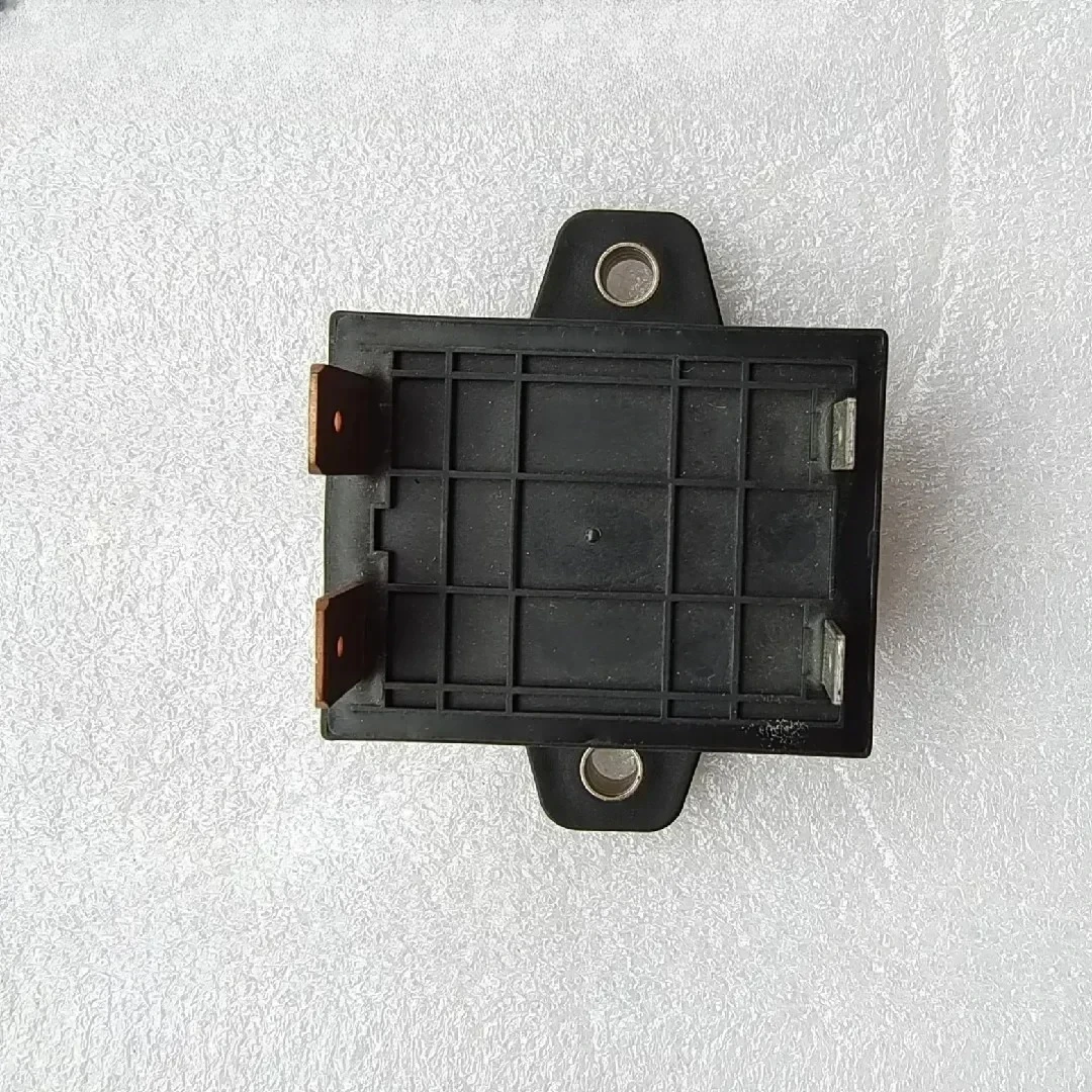 

Hongfa new HFE80V-80 150-12-HT2B Hongfa relay 12V coil 150VDC 80A