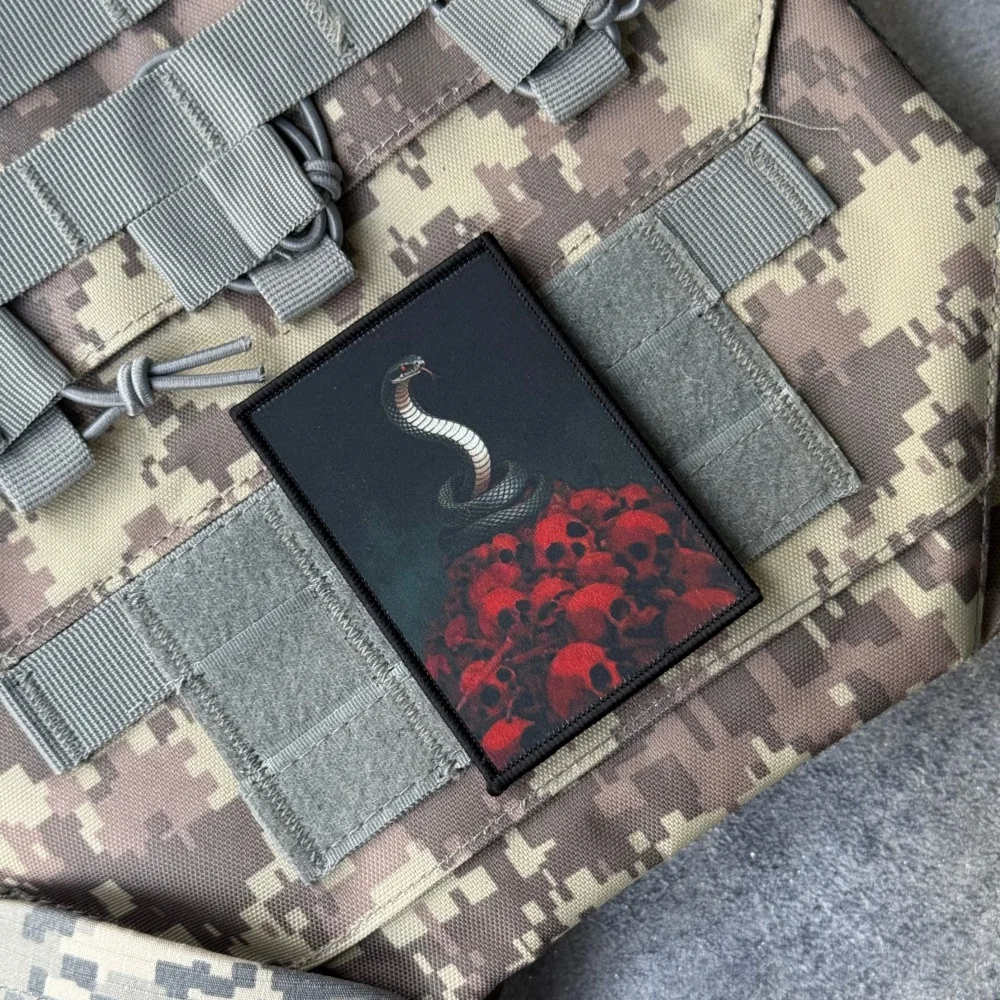 Taktisches Cobra & Rotes Skelett Moral-Abzeichen, Horror-Ästhetik, bedruckter Aufnäher mit Klettverschluss für Outdoor-Ausrüstung, Kleidung, Rucksack, DIY