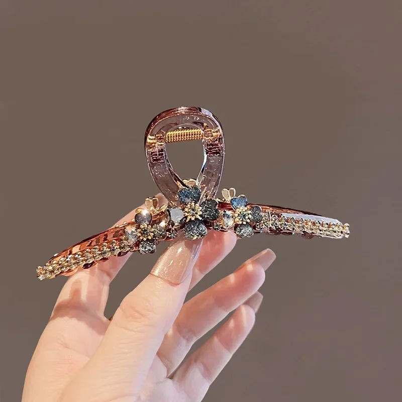 Leichte Luxus Kristall Vierblättriges Kleeblatt Großer Haargriff High-End-Haarspange aus Acrylmaterial Damen-Haarschmuck im französischen Stil – Detail 1