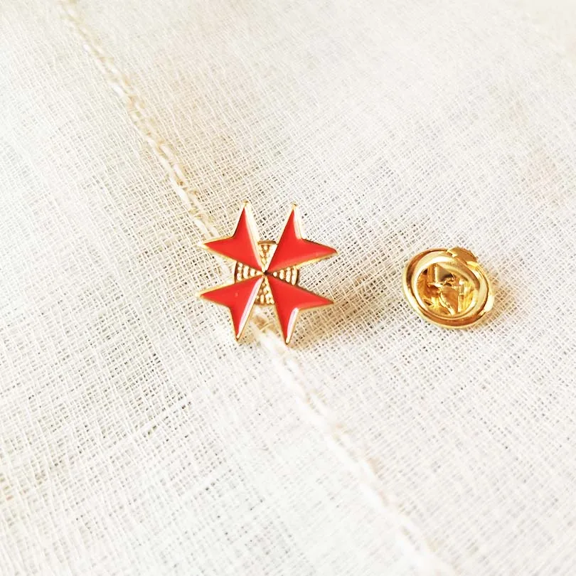 

100pcs Custom Red Flower Lapel Pin Badge Masonic Knights Templar Freemason Cross Soft Enamel Masons Metal Brooches 16mm