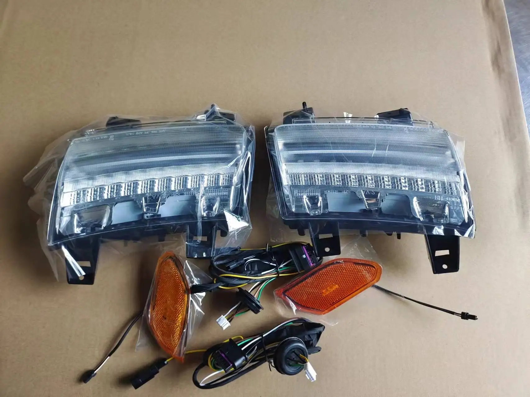 Lantsun JL1152  ABS High Fender Flares with Lamps for  wrangler JL 2018+