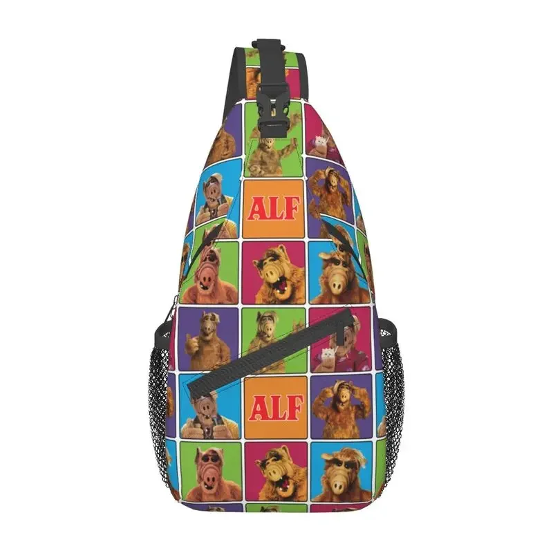 Alien Life Form ALF Meme Collage Sling Bolsas para Homens, Sci Fi TV Show Ombro Peito Mochila Crossbody, Ciclismo Camping Daypack