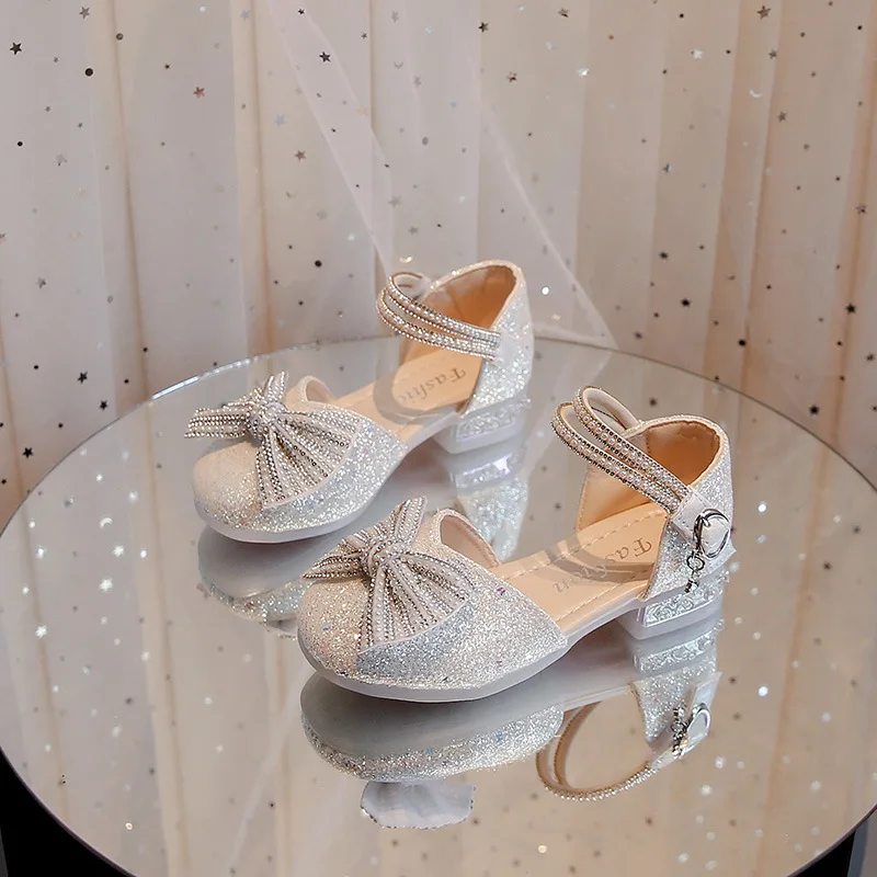 

Girl Princess Shoes 2026 Spring Summer New Soft Sole Kids Crystal Low Heels Shoe Children Party Dresses Anti-kick Baotou Sandals