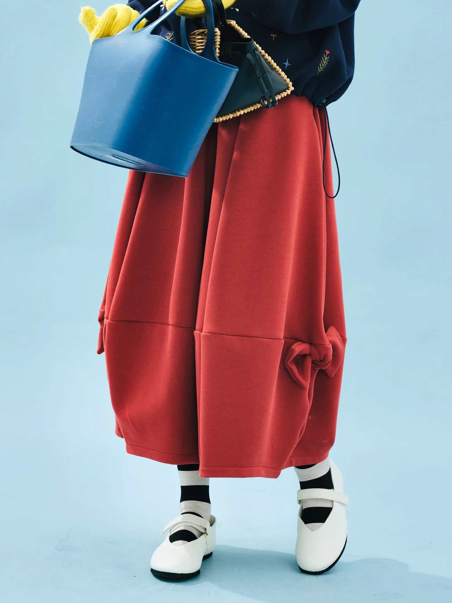 

imakokoni 2025 Autumn Cute Retro Red Air-Layer Elastic-Waist Bow Lantern Dress 255226