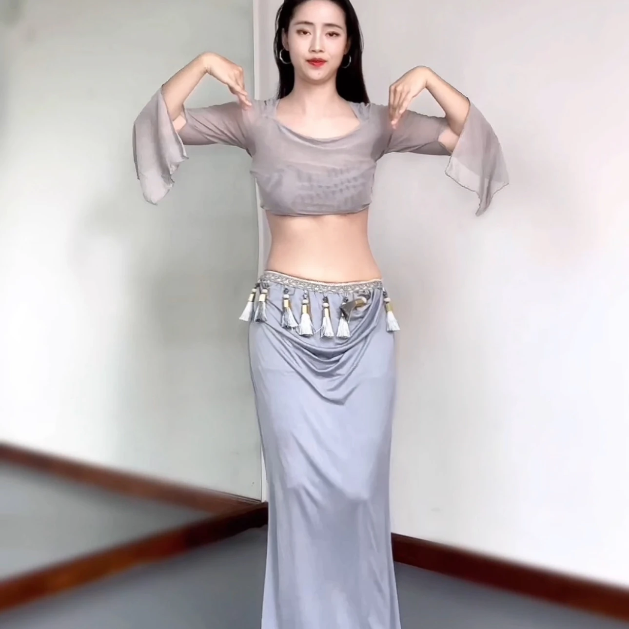 Ensemble de danse du ventre en maille, haut à manches longues + jupe longue Sexy + ceinture à pampilles, vêtements d'entraînement professionnel de danse orientale, 3 pièces, nouvelle collection